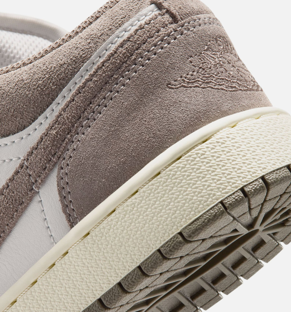Air Jordan 1 Low Grade School Lifestyle Shoe - Olive Grey